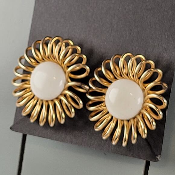 Vintage Emmons Gold Tone White Cabochon Clip-On Earrings Floral Design - Picture 16 of 16